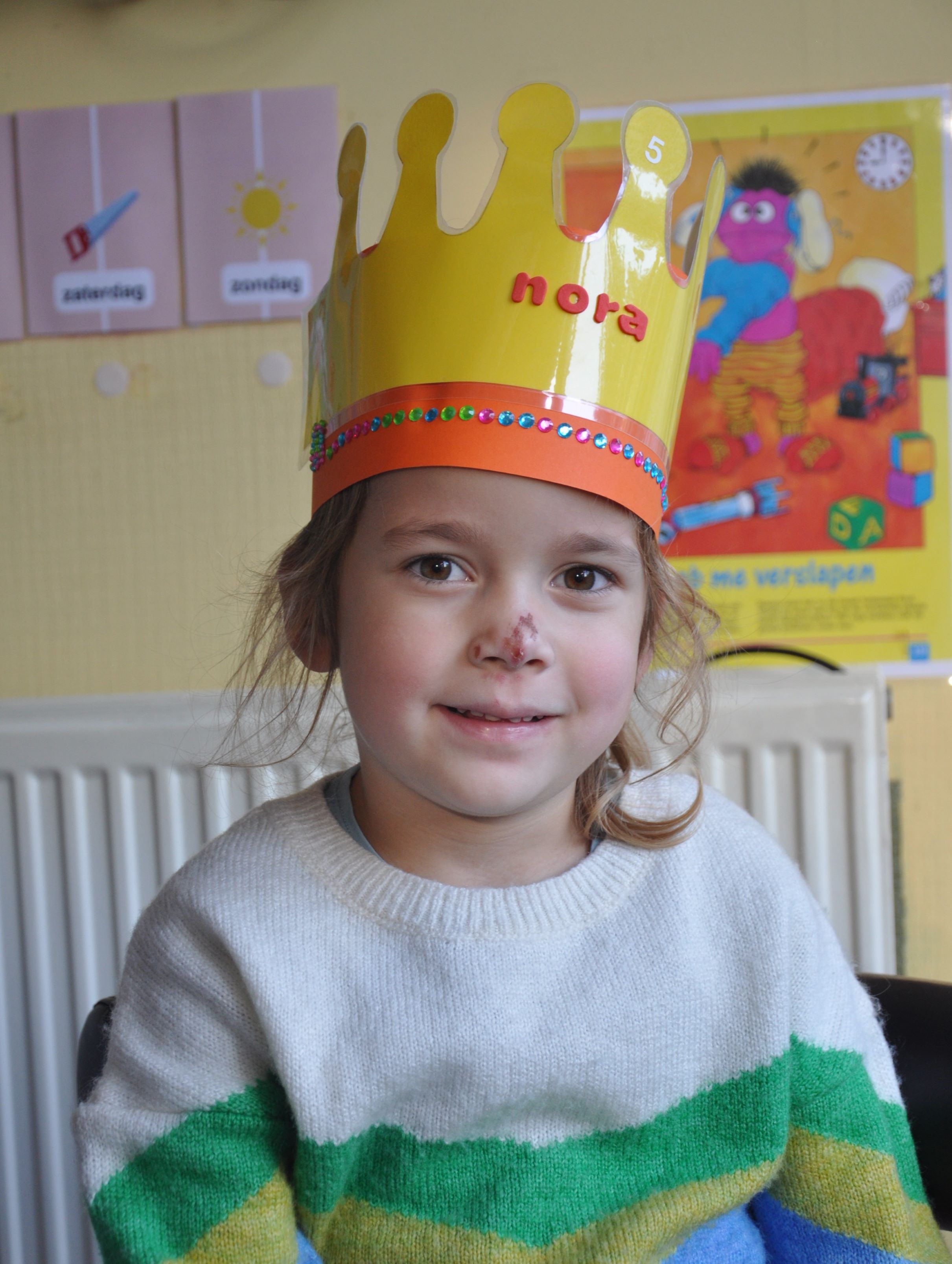 Hieperdepiep, Nora is 5 jaar. Gelukkige verjaardag Nora. 👑